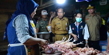 Kadis Kesehatan Suyuti Syamsul saat mengikuti Pemantauan Harga Pangan Menjelang Bulan Ramadhan 1445 H